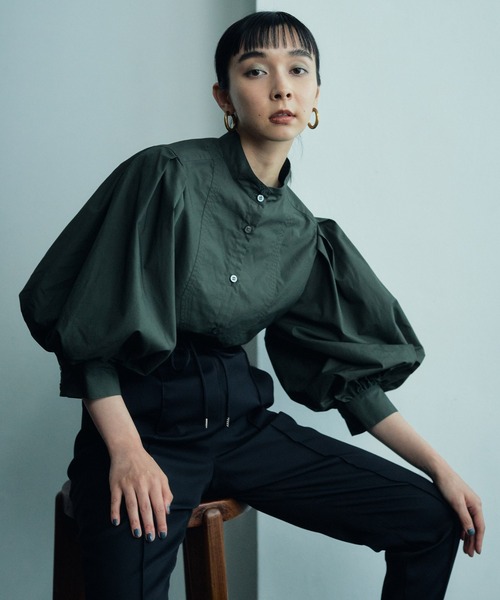 MATURED（マチュアード）の「パフスリーブボリュームブラウス（シャツ/ブラウス・レディース・ブラック/オフホワイト/カーキ・FREE）」の3枚目の写真