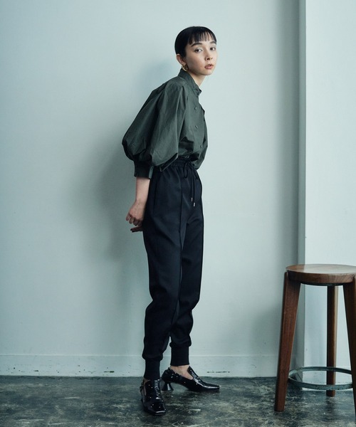 MATURED（マチュアード）の「パフスリーブボリュームブラウス（シャツ/ブラウス・レディース・ブラック/オフホワイト/カーキ・FREE）」の13枚目の写真