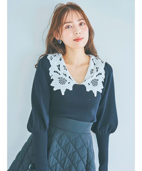 dazzlin（ダズリン）の「レースカラーコンパクトニットトップス（ニット/セーター・レディース・ブラック/アイボリー/グレー/モカ・FREE）」の3枚目の写真