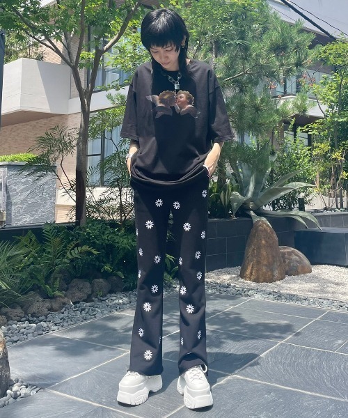 Chica（チカ）の「Chica/チカ/デイジースウェットフレアパンツ（その他パンツ・レディース・ブラック/グレー・1/2）」の4枚目の写真