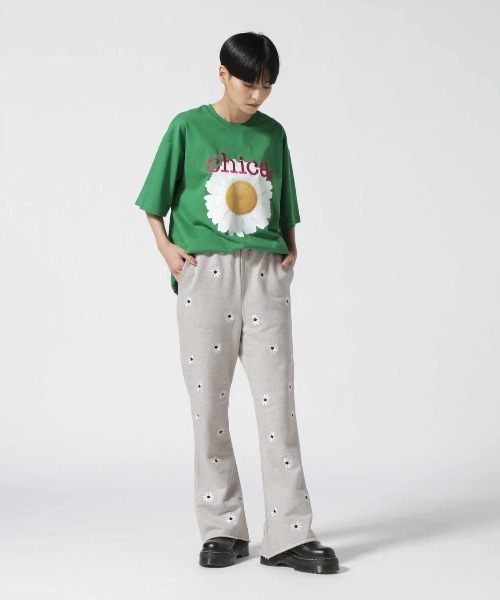 Chica（チカ）の「Chica/チカ/デイジースウェットフレアパンツ（その他パンツ・レディース・ブラック/グレー・1/2）」の17枚目の写真