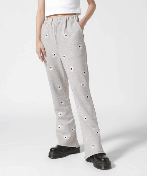 Chica（チカ）の「Chica/チカ/デイジースウェットフレアパンツ（その他パンツ・レディース・ブラック/グレー・1/2）」の22枚目の写真