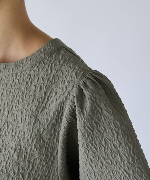 un dix cors（アンディコール）の「エンボスフラワー柄前後2WAY