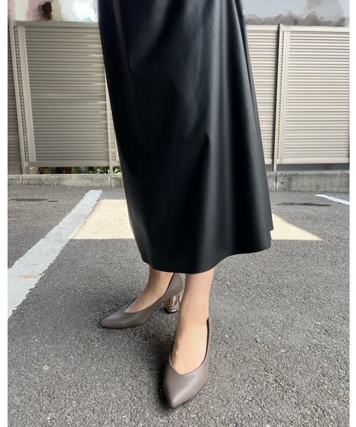 Sugar Sugar（シュガーシュガー）の「【SUGAR SUGAR シュガーシュガー】パイソン柄チャンキーヒールパンプス（パンプス・レディース・ブラック/グレー系その他/ブラウン系その他/アイボリー・S/M/L/LL）」の14枚目の写真