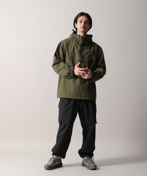 niko and...（ニコアンド）の「[CITY CREEK]フロントポケットアノラック（マウンテンパーカー・メンズ・オリーブ・MEDIUM）」の11枚目の写真
