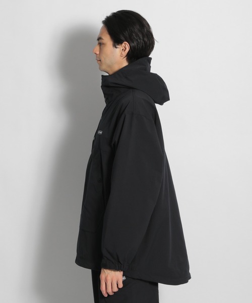 niko and...（ニコアンド）の「[CITY CREEK]フロントポケットアノラック（マウンテンパーカー・メンズ・オリーブ・MEDIUM）」の6枚目の写真