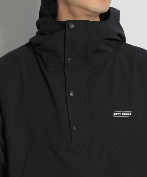 niko and...（ニコアンド）の「[CITY CREEK]フロントポケットアノラック（マウンテンパーカー・メンズ・オリーブ・MEDIUM）」の16枚目の写真