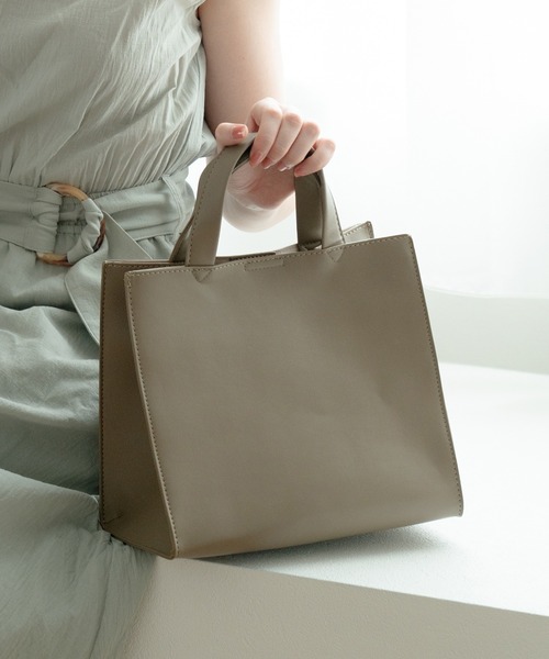 Rename（リネーム）の「Rename フェイクレザー スクエア シンプル ミニ ワンハンドル ハンドバッグ（トートバッグ・レディース・ブラック/グリーン/キャメル/グレー/ブラウン系その他/グレイッシュベージュ・FREE）」の3枚目の写真