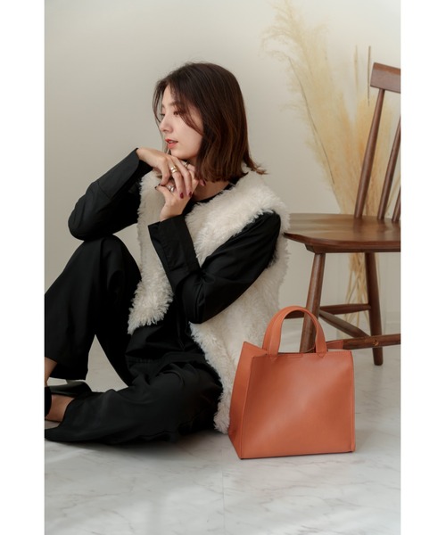 Rename（リネーム）の「Rename フェイクレザー スクエア シンプル ミニ ワンハンドル ハンドバッグ（トートバッグ・レディース・ブラック/グリーン/キャメル/グレー/ブラウン系その他/グレイッシュベージュ・FREE）」の9枚目の写真