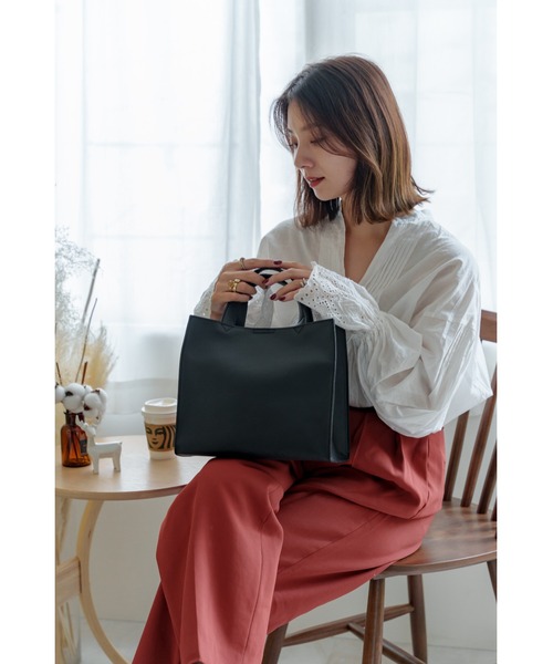 Rename（リネーム）の「Rename フェイクレザー スクエア シンプル ミニ ワンハンドル ハンドバッグ（トートバッグ・レディース・ブラック/グリーン/キャメル/グレー/ブラウン系その他/グレイッシュベージュ・FREE）」の7枚目の写真