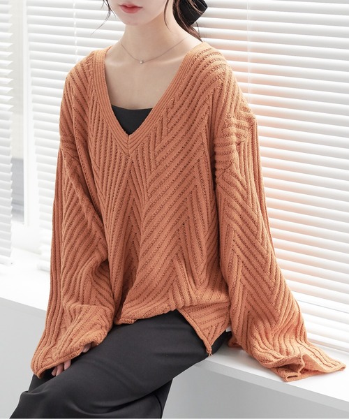 ECRIRE（エクリール）の「Ｖネック リラックスニット（ニット/セーター・レディース・ベージュ/オレンジ/ブラウン/アイボリー・M/L）」の4枚目の写真