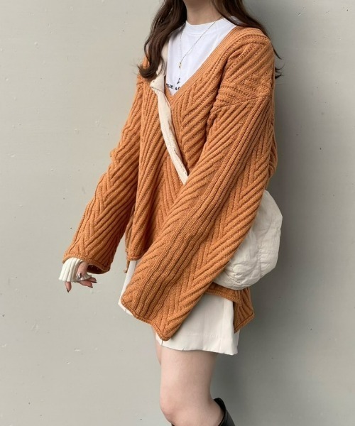 ECRIRE（エクリール）の「Ｖネック リラックスニット（ニット/セーター・レディース・ベージュ/オレンジ/ブラウン/アイボリー・M/L）」の19枚目の写真
