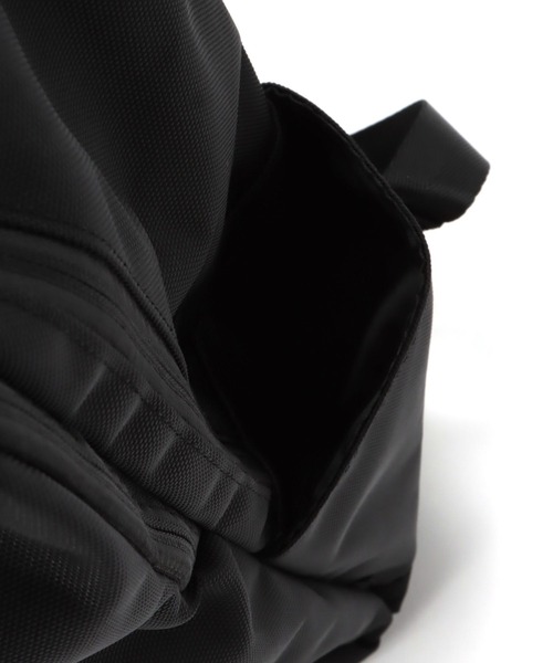 LAKOLE（ラコレ）の「スクエアリュックサック / 177621（バックパック/リュック・メンズ・ブラック/チャコール・FREE）」の8枚目の写真