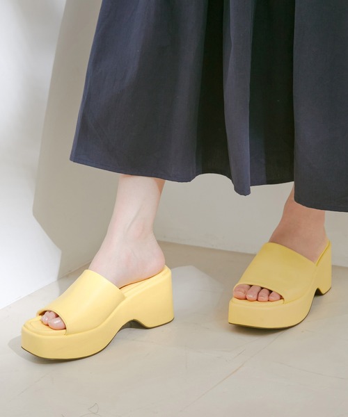 Juze（ジュゼ）の「バルキーウェッジサンダル（サンダル・レディース・ブラック/オフホワイト/イエロー・22.5cm/23.5cm/24.5cm）」の13枚目の写真