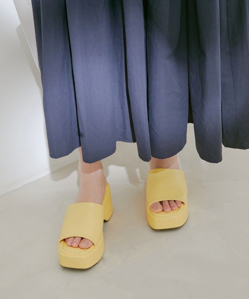 Juze（ジュゼ）の「バルキーウェッジサンダル（サンダル・レディース・ブラック/オフホワイト/イエロー・22.5cm/23.5cm/24.5cm）」の14枚目の写真