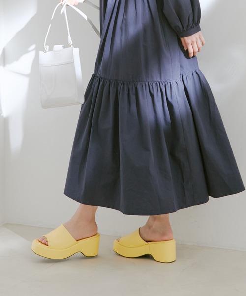 Juze（ジュゼ）の「バルキーウェッジサンダル（サンダル・レディース・ブラック/オフホワイト/イエロー・22.5cm/23.5cm/24.5cm）」の15枚目の写真