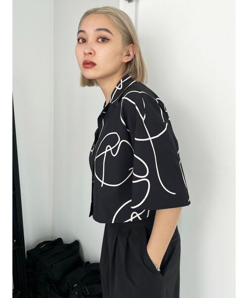 EMODA（エモダ）の「オーバーショートシャツ（シャツ/ブラウス・レディース・ベージュ/ブラック/その他/ブルー・FREE）」の6枚目の写真