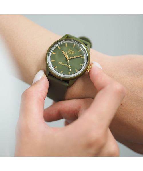 ICE WATCH（アイスウォッチ）の「※入荷禁止「Ice-Watch アイスウォッチ」ICE solar power - カーキ - スモール - 3H（アナログ腕時計・レディース・カーキ・SMALL）」の6枚目の写真