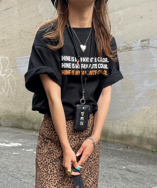 feepur by saya（フェピュールバイサヤ）の「アソートロゴTee（Tシャツ/カットソー・レディース・ブルー/オフホワイト/ブラック/ピンク・MEDIUM）」の3枚目の写真