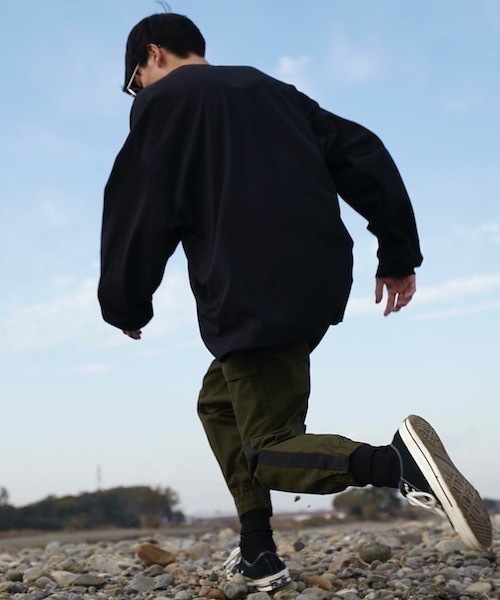 GILDAN(ギルダン)の「6ozウルトラコットン オーバーサイズ ロングスリーブ Tシャツ(Tシャツ/カットソー・メンズ・ブラック/ネイビー/ブラウン/グレー/ホワイト・XXX-LARGE/XX-LARGE/XXXX-LARGE/XXXXX-LARGE/X-LARGE)」の15枚目の写真