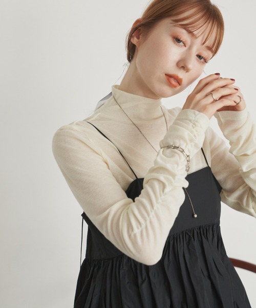 hinari(ヒナリ)の「ギャザーハイネックシアートップス(Tシャツ/カットソー・レディース・アイボリー/ブラック/キャメル/ピンク/グリーン・FREE)」の6枚目の写真