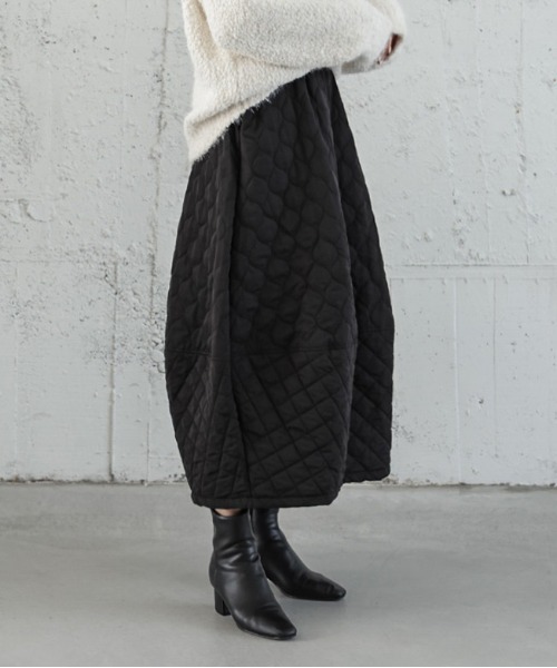AMELY(エミリー)の「キルティングコクーンスカート(スカート・レディース・カーキ/ブラック・M/L)」の5枚目の写真