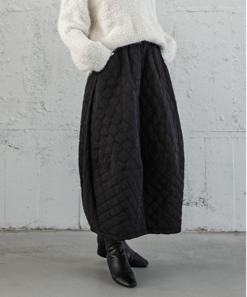 AMELY(エミリー)の「キルティングコクーンスカート(スカート・レディース・カーキ/ブラック・M/L)」の4枚目の写真