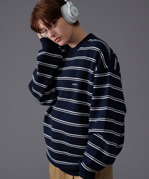 ONCILY(オンシェリー)の「BORDER LOOSE SWEAT / ボーダールーズスウェット(スウェット・メンズ・ネイビー/ベージュ・LARGE/MEDIUM)」の4枚目の写真