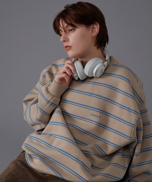 ONCILY(オンシェリー)の「BORDER LOOSE SWEAT / ボーダールーズスウェット(スウェット・メンズ・ネイビー/ベージュ・LARGE/MEDIUM)」の16枚目の写真