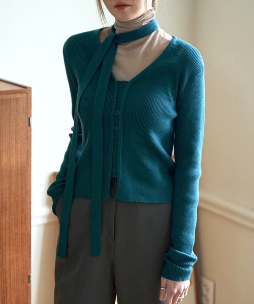 UNE MANSION（ユヌマンション）の「[UNE ORIGINAL] フロントボタンVネックカーディガン＆マフラースカーフSET ITEM（ニット/セーター・レディース・ミント/グレー/ピンク/チャコール/ブルー/グリーン/ベージュ/アイボリー/レッド/ブラック/ブラウン/クリーム・FREE）」の8枚目の写真