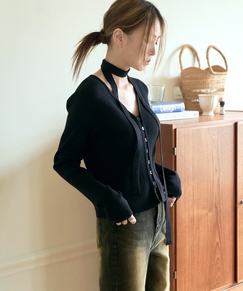 UNE MANSION（ユヌマンション）の「[UNE ORIGINAL] フロントボタンVネックカーディガン＆マフラースカーフSET ITEM（ニット/セーター・レディース・ミント/グレー/ピンク/チャコール/ブルー/グリーン/ベージュ/アイボリー/レッド/ブラック/ブラウン/クリーム・FREE）」の14枚目の写真