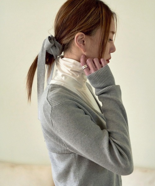 UNE MANSION（ユヌマンション）の「[UNE ORIGINAL] フロントボタンVネックカーディガン＆マフラースカーフSET ITEM（ニット/セーター・レディース・ミント/グレー/ピンク/チャコール/ブルー/グリーン/ベージュ/アイボリー/レッド/ブラック/ブラウン/クリーム・FREE）」の18枚目の写真