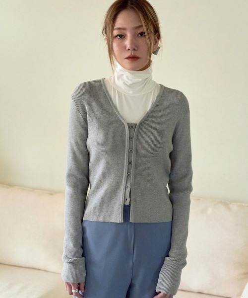 UNE MANSION（ユヌマンション）の「[UNE ORIGINAL] フロントボタンVネックカーディガン＆マフラースカーフSET ITEM（ニット/セーター・レディース・ミント/グレー/ピンク/チャコール/ブルー/グリーン/ベージュ/アイボリー/レッド/ブラック/ブラウン/クリーム・FREE）」の21枚目の写真