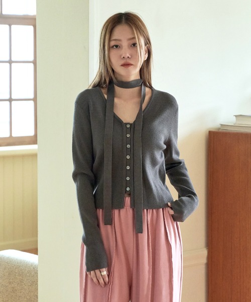 UNE MANSION（ユヌマンション）の「[UNE ORIGINAL] フロントボタンVネックカーディガン＆マフラースカーフSET ITEM（ニット/セーター・レディース・ミント/グレー/ピンク/チャコール/ブルー/グリーン/ベージュ/アイボリー/レッド/ブラック/ブラウン/クリーム・FREE）」の22枚目の写真