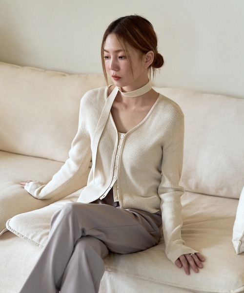 UNE MANSION（ユヌマンション）の「[UNE ORIGINAL] フロントボタンVネックカーディガン＆マフラースカーフSET ITEM（ニット/セーター・レディース・ミント/グレー/ピンク/チャコール/ブルー/グリーン/ベージュ/アイボリー/レッド/ブラック/ブラウン/クリーム・FREE）」の13枚目の写真