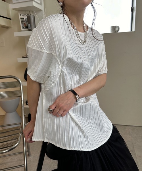 ULEULA（ウルア）の「プリーツ変形ボリュームスリーブブラウス（シャツ/ブラウス・レディース・ホワイト/ブラック・FREE）」の2枚目の写真