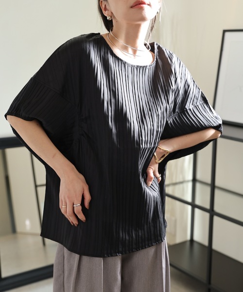 ULEULA（ウルア）の「プリーツ変形ボリュームスリーブブラウス（シャツ/ブラウス・レディース・ホワイト/ブラック・FREE）」の14枚目の写真