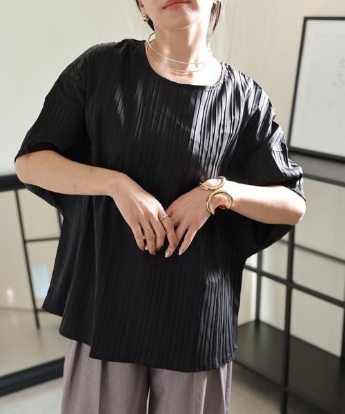 ULEULA（ウルア）の「プリーツ変形ボリュームスリーブブラウス（シャツ/ブラウス・レディース・ホワイト/ブラック・FREE）」の15枚目の写真