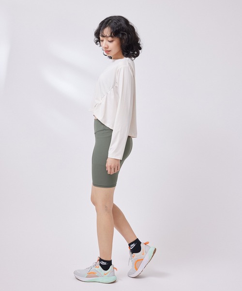 NERGY(ナージー)の「シャーリングロングスリーブTシャツ(Tシャツ/カットソー・レディース・ブラック/キナリ/ブルー系その他4・FREE)」の10枚目の写真