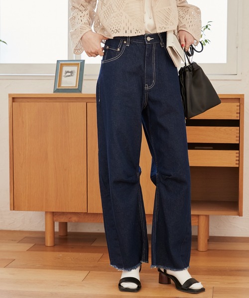 ANGIE（アンジー）の「カーブパンツ（デニムパンツ・レディース・ブルー/ホワイト/ネイビー・FREE）」の16枚目の写真