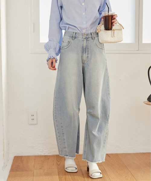 ANGIE（アンジー）の「カーブパンツ（デニムパンツ・レディース・ブルー/ホワイト/ネイビー・FREE）」の11枚目の写真