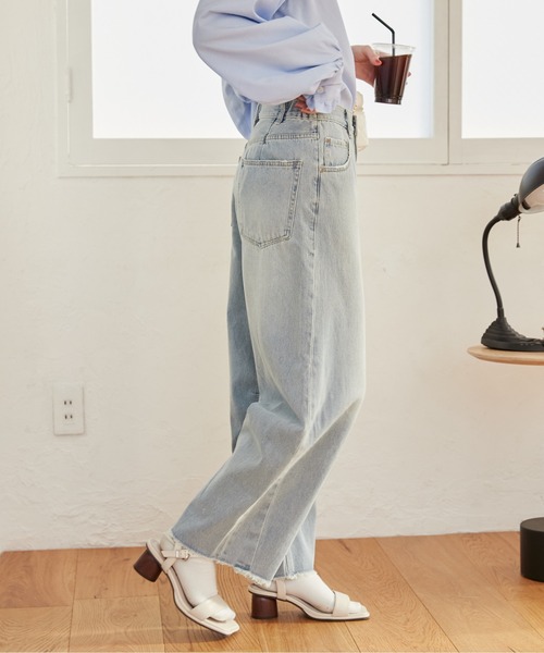 ANGIE（アンジー）の「カーブパンツ（デニムパンツ・レディース・ブルー/ホワイト/ネイビー・FREE）」の14枚目の写真