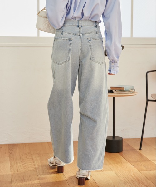 ANGIE（アンジー）の「カーブパンツ（デニムパンツ・レディース・ブルー/ホワイト/ネイビー・FREE）」の12枚目の写真