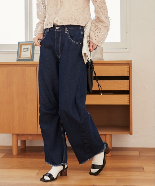 ANGIE（アンジー）の「カーブパンツ（デニムパンツ・レディース・ブルー/ホワイト/ネイビー・FREE）」の17枚目の写真