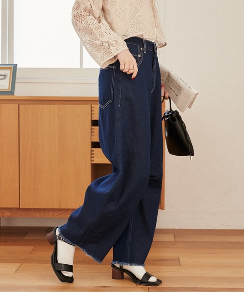 ANGIE（アンジー）の「カーブパンツ（デニムパンツ・レディース・ブルー/ホワイト/ネイビー・FREE）」の19枚目の写真