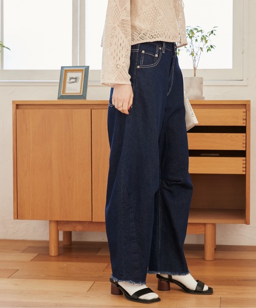 ANGIE（アンジー）の「カーブパンツ（デニムパンツ・レディース・ブルー/ホワイト/ネイビー・FREE）」の20枚目の写真