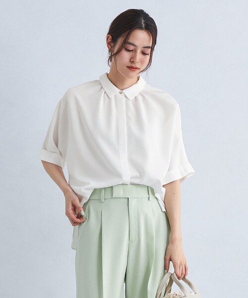 green label relaxing(グリーンレーベルリラクシング)の「襟付き ワイド スリーブ シャツ -接触冷感-(シャツ/ブラウス・レディース・ホワイト/ベージュ/ネイビー・FREE)」の5枚目の写真