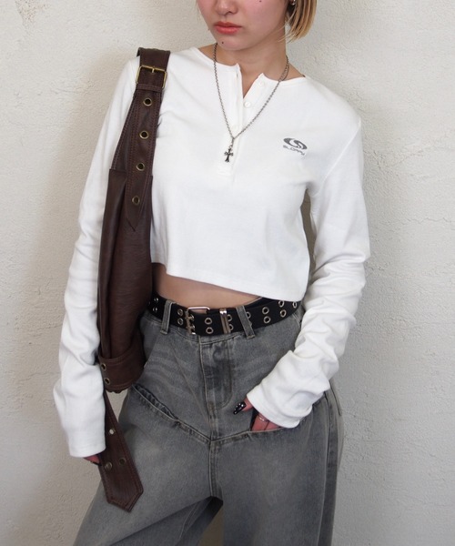 WHO'S WHO gallery（フーズフーギャラリー）の「【SLOPPY/スロッピー】フューチャーロゴヘンリーネックトップス（Tシャツ/カットソー・レディース・チャコールグレー/グレー/オフホワイト/ライトグレー/ブラック・FREE）」の11枚目の写真