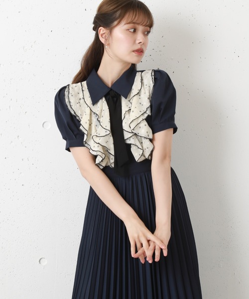 Cheek（チーク）の「配色フリルプリーツボウタイワンピース（ワンピース・レディース・ベージュ/ネイビー/アイボリー/サックスブルー・MEDIUM）」の4枚目の写真