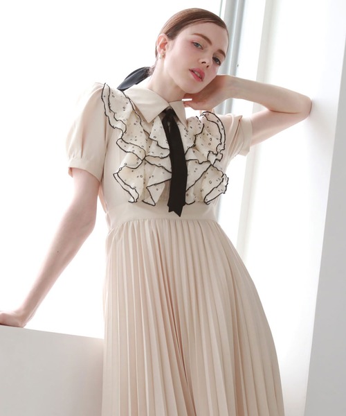 Cheek（チーク）の「配色フリルプリーツボウタイワンピース（ワンピース・レディース・ベージュ/ネイビー/アイボリー/サックスブルー・MEDIUM）」の2枚目の写真